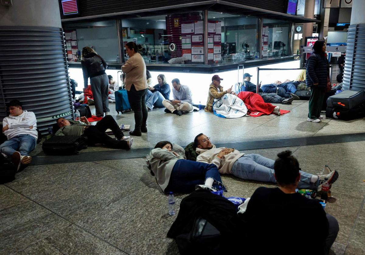El Gobierno toma el mando en Madrid, Andalucía y otras seis comunidades