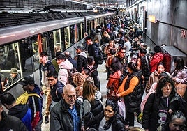El metro de Bilbao, durante una jornada de máxima afluencia.