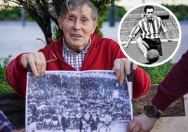 Manuel Etura, con una mítica imagen del partido de la nieve tomada por Manu Cecilio. A la derecha, entrenando en San Mamés y su primera ficha con el Athletic.