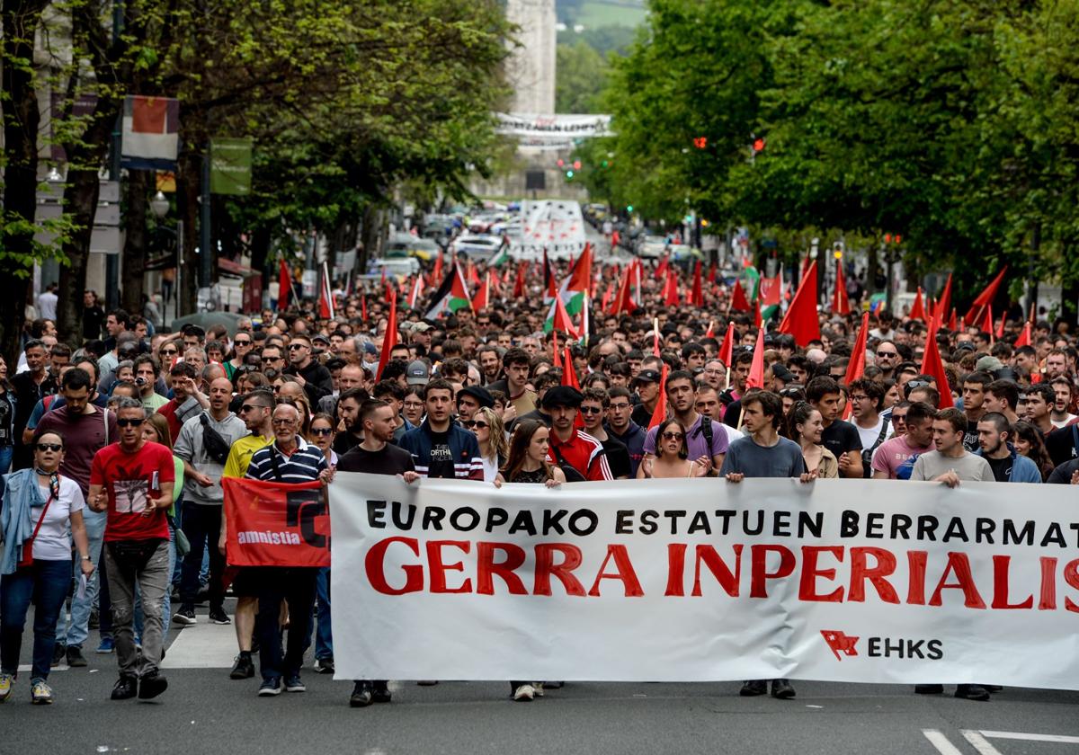 Las imágenes de la multitudinaria movilización de EHKS en Bilbao