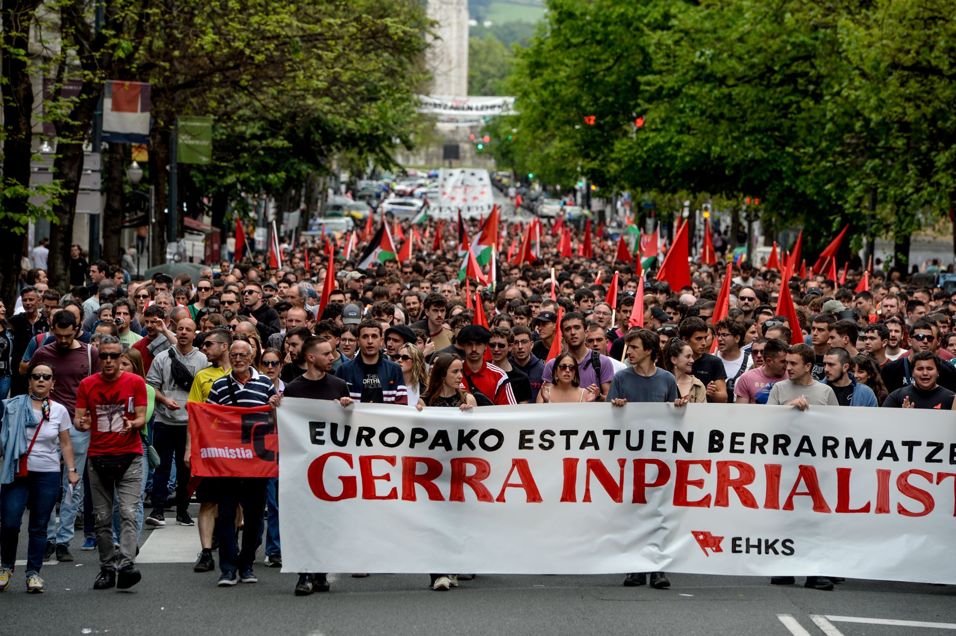 Las imágenes de la multitudinaria movilización de EHKS en Bilbao