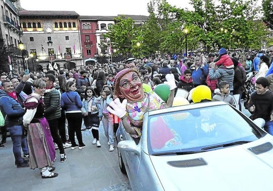La Plaza de los Fueros en una de las ediciones pasadas de los Otxomaios.