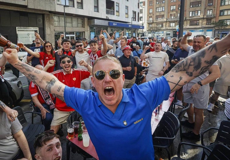 Los hinchas del United dan 'plantón' a la Ertzaintza y van a San Mamés por su cuenta en armonía con los athleticzales