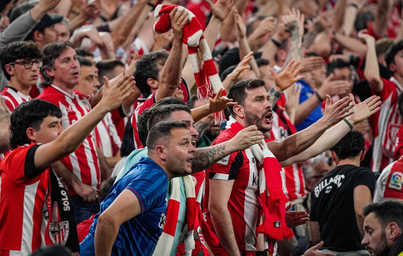 Las imágenes del partido y desolación en la grada
