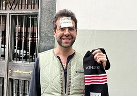 Un aficionado mexicano se pasea por Bilbao con un objetivo claro: conseguir entradas para el Athletic-United