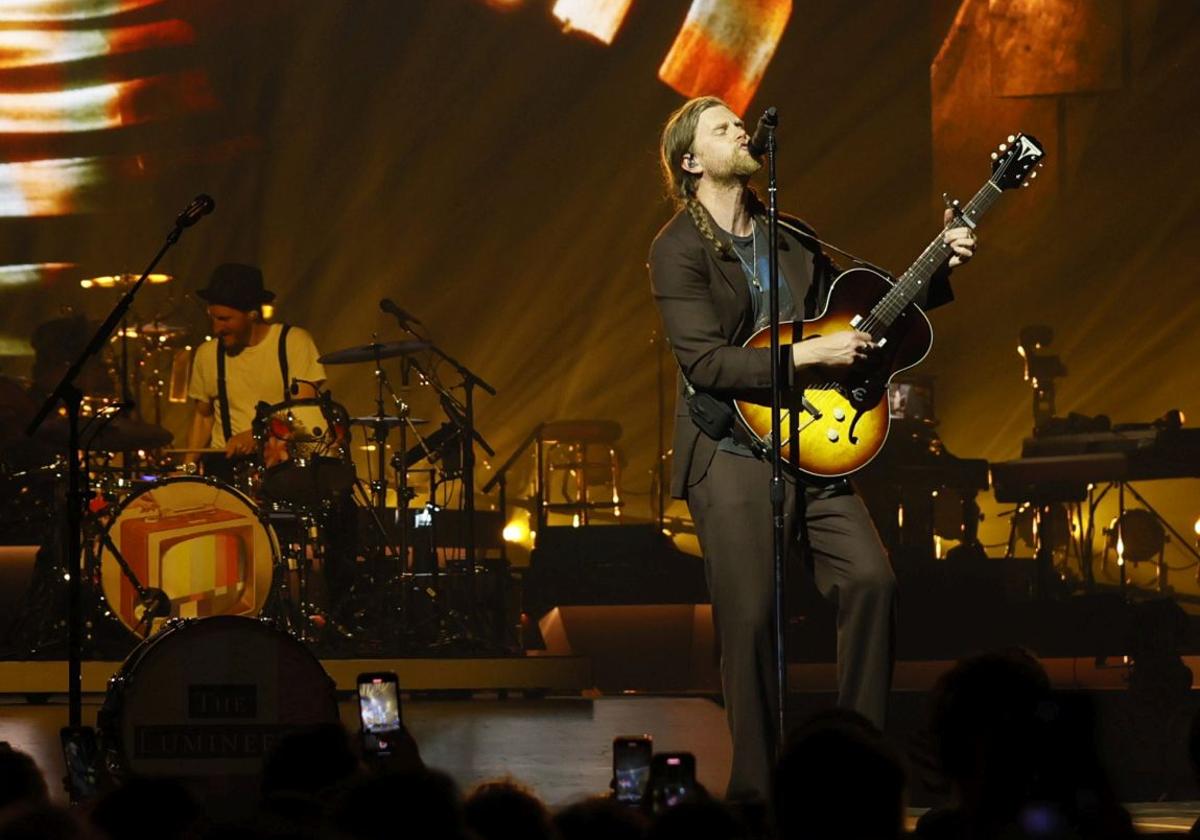 El folk pop luminoso y sensible de The Lumineers brilla en su regreso a Bilbao