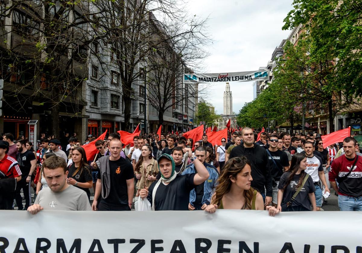 EHKS hace otra demostración de fuerza al reunir a miles de jóvenes en su marcha en Bilbao