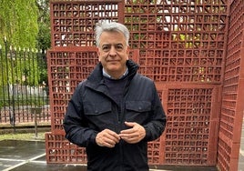 Javier de Andrés, este viernes en la entrada al Parlamento vasco.