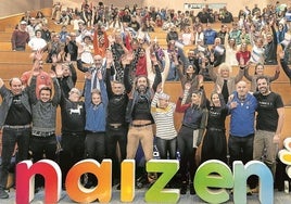 Miembros de Naizen celebran su fiesta anual en la capital donostiarra.