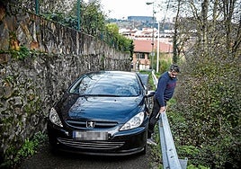 Peligro. Los vecinos piden más señales, un semáforo, que se acondicione el camino, más iluminación, podas y limpieza.