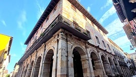 El itinerario ofrecerá información sobre la arquitectura del edificio, así como detalles de las pinturas y estampados que lo adornan.