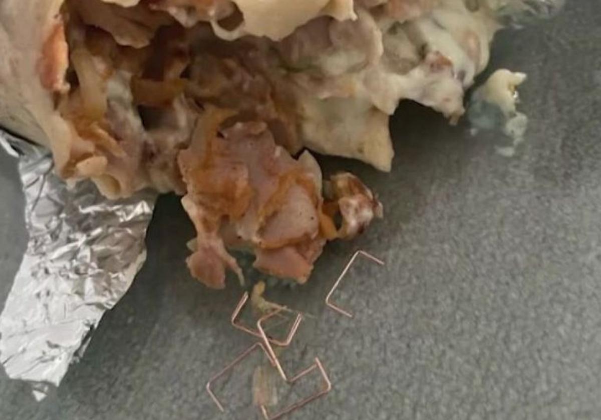 Ingresada una menor tras comer un kebab con grapas en su interior