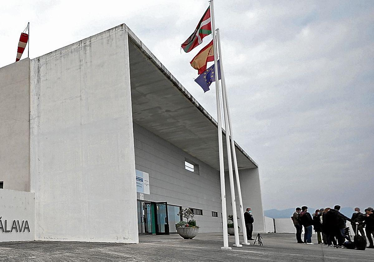 Casi una veintena de presos de ETA tiene flexibilizado el segundo grado