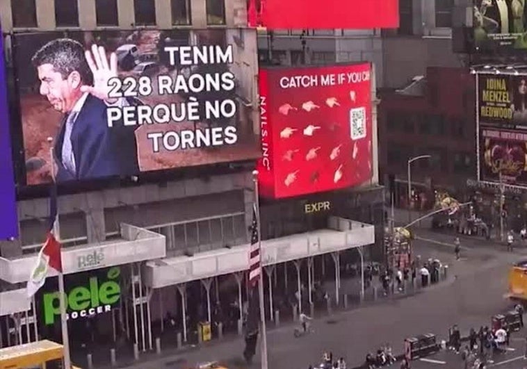 Imagen del anuncio colocado por Compromís contra Mazón en Times Square