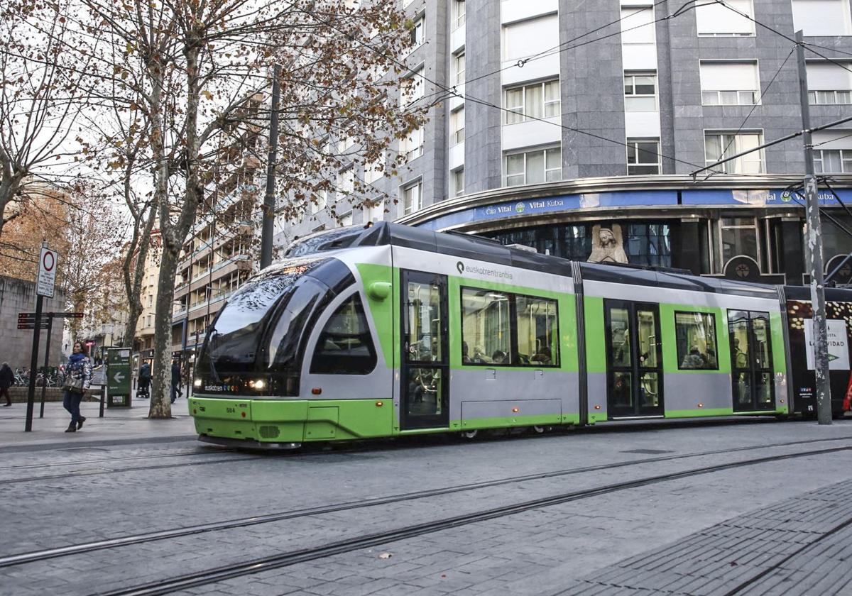 Las vías del tranvía se renovarán en el centro de Vitoria