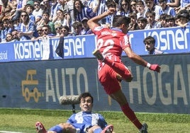 Giuliano superal a entrada de Manu Sánchez.