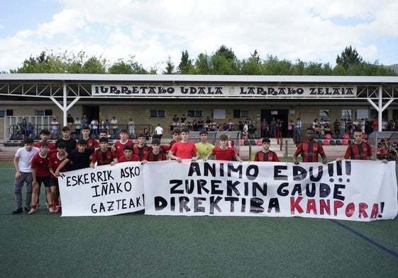 Los jugadores se solidarizaron con su compañero de equipo.