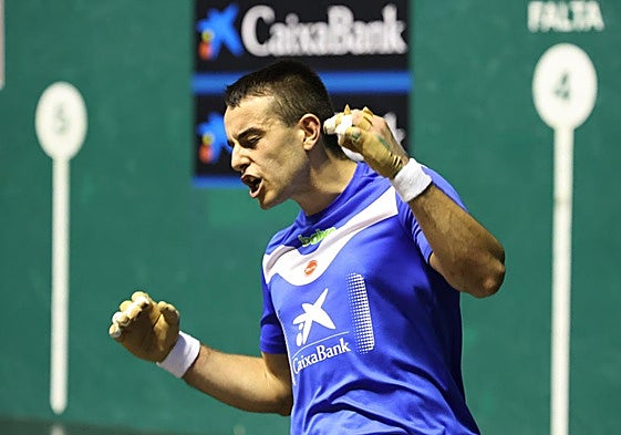 Larrazabal se lamenta de uno de los numerosos tantos fallados.