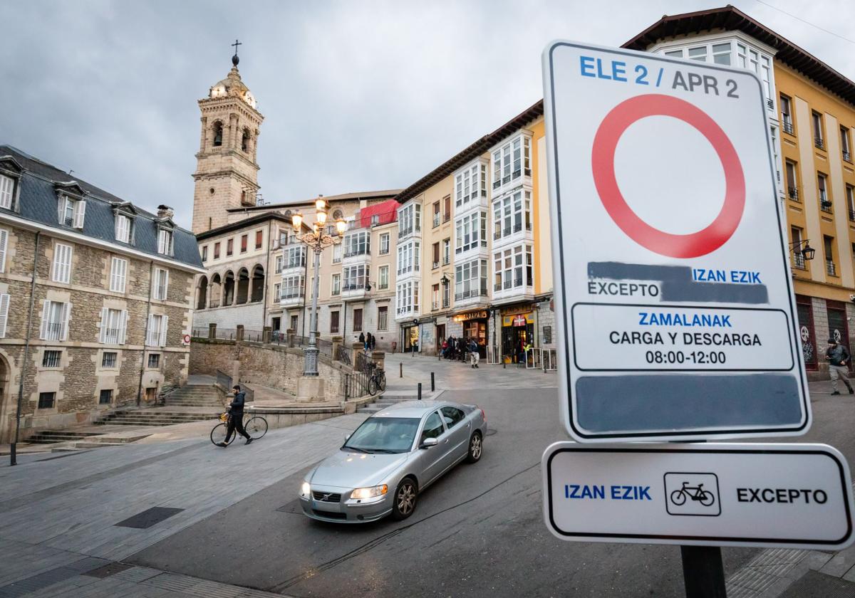 Vitoria adquirirá nuevas señales y carteles de tráfico con una inversión de 48.000 euros