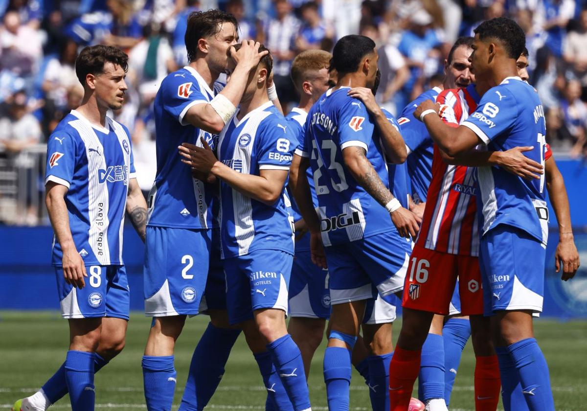 El Alavés seguirá al menos otra jornada más fuera del descenso