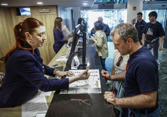 Las recomendaciones del sector hotelero pasan por visitar la Catedral Vieja o el Bibat.