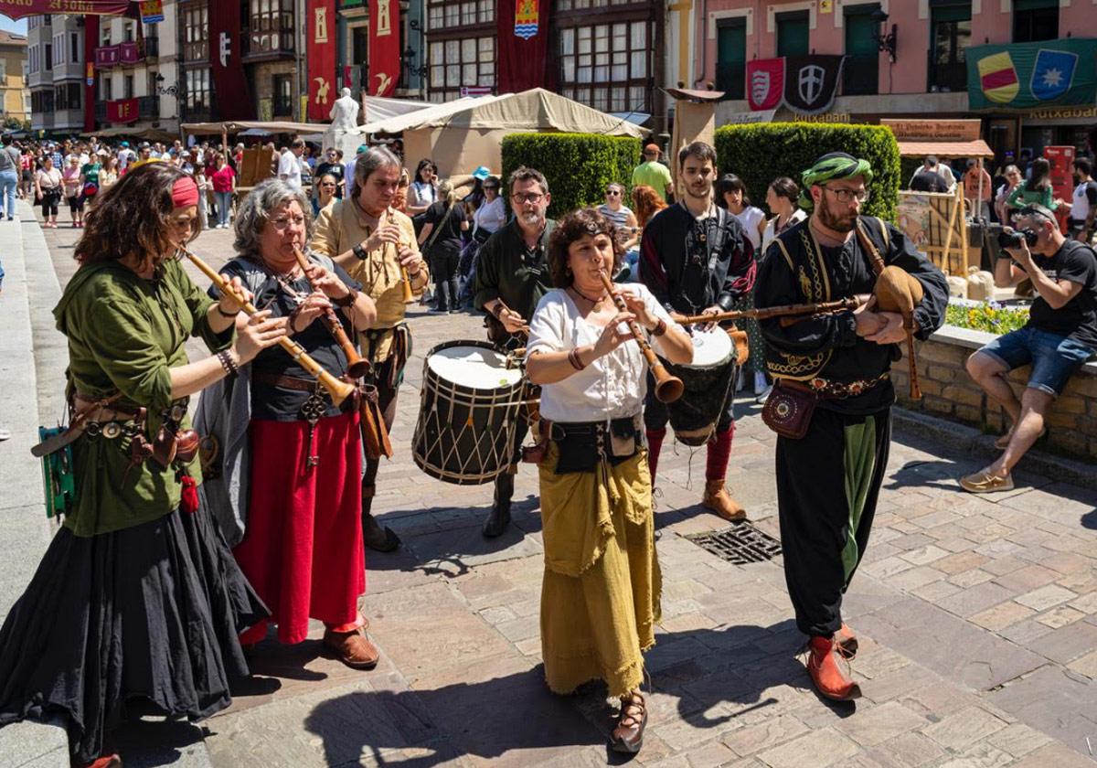 El mercado medieval de Balmaseda, que cumple 25 años, se ampliará a tres días