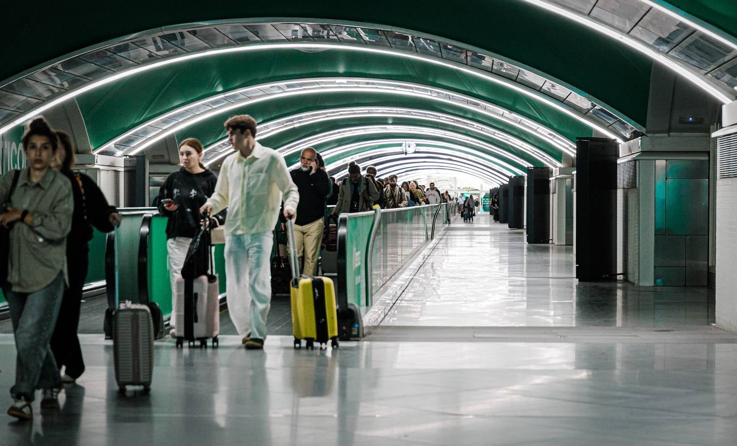Miles de viajeros afectados por el sabotaje en las estaciones de Atocha (Madrid) y Santa Justa (Sevilla)