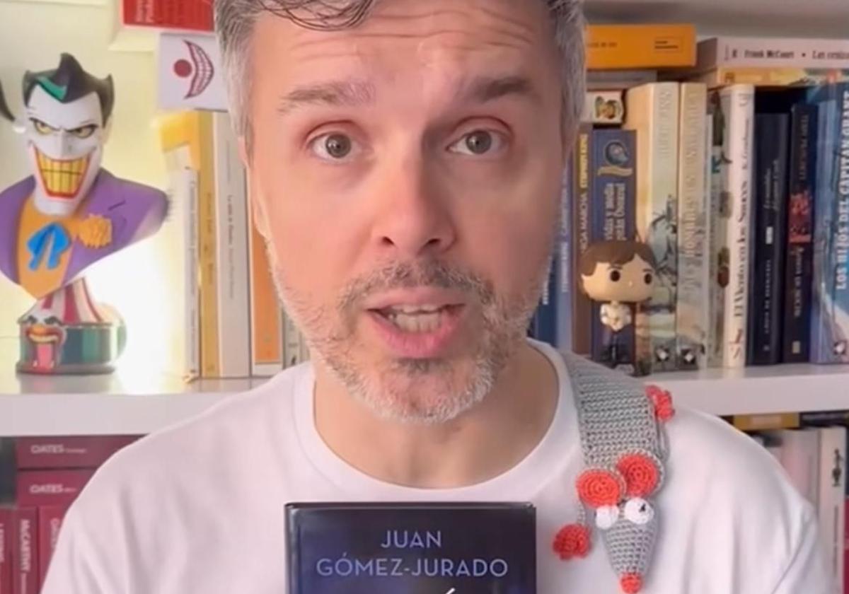 Juan Gómez-Jurado regala su primera novela, 'Espía de Dios', pero solo hasta que haya fumata blanca