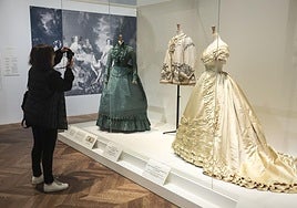 Miren Arzalluz se despide de París con una retrospectiva sobre el precursor de la alta costura