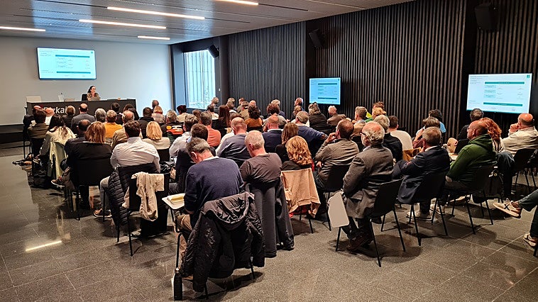 La sesión celebraba en el Elkartegi de Gernika reunió a alrededor de 50 personas.