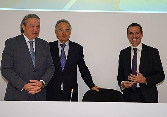 Jesús María Herrera y Antón Pradera, consejero delegado y presidente de CIE Automotive, respectivamente, ala izquierda de la imagen.