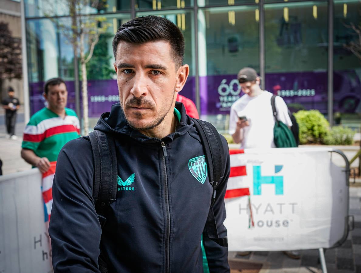 La afición del Athletic comienza a tomar las calles de Manchester