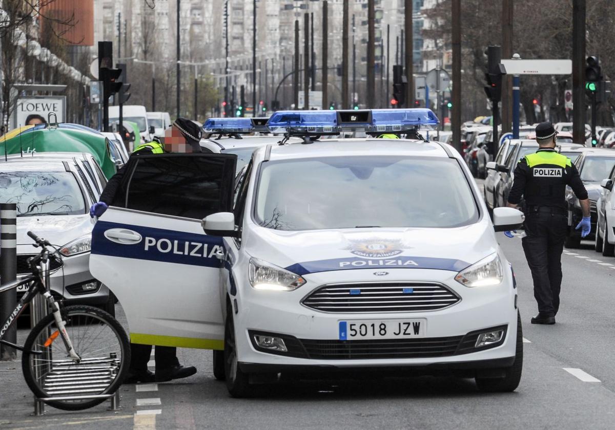 Intenta robar en un comercio de Vitoria y una trabajadora y el vigilante impiden que se fugue