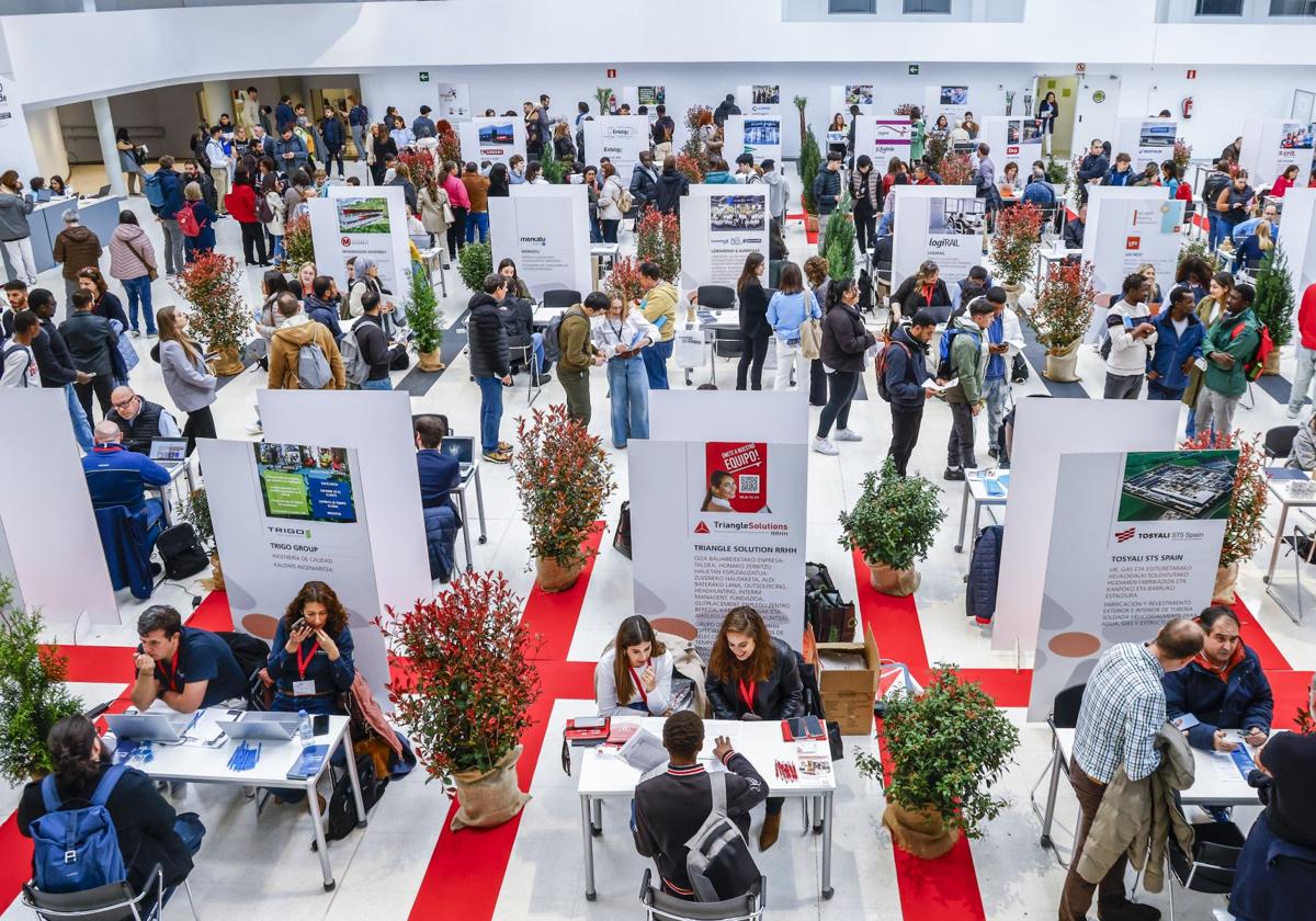Las empresas doblan la puja por el talento alavés y ofertan 900 empleos en la feria Empleo Gune