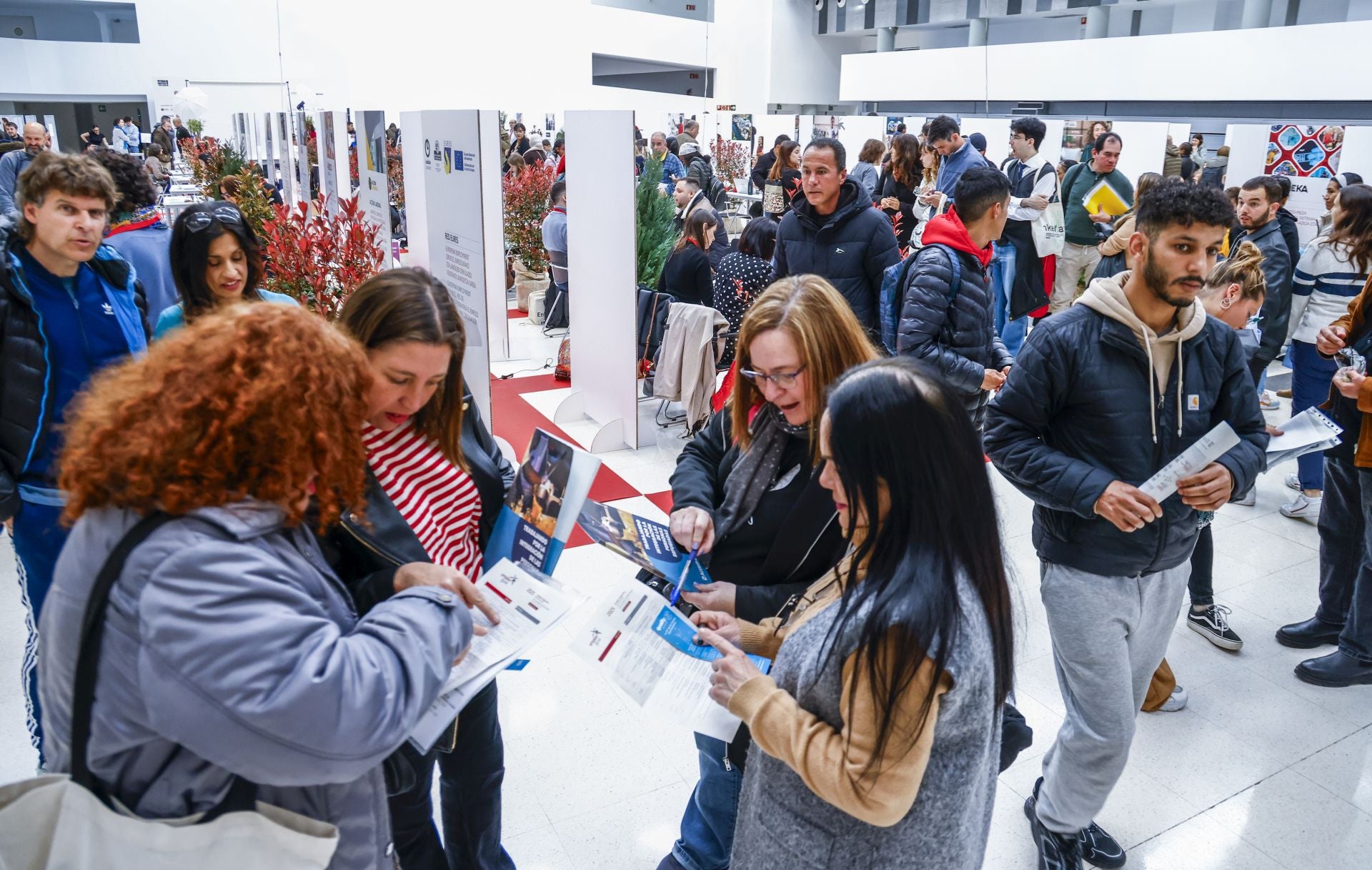 Las empresas doblan la puja por el talento alavés y ofertan 900 empleos en la feria Empleo Gune