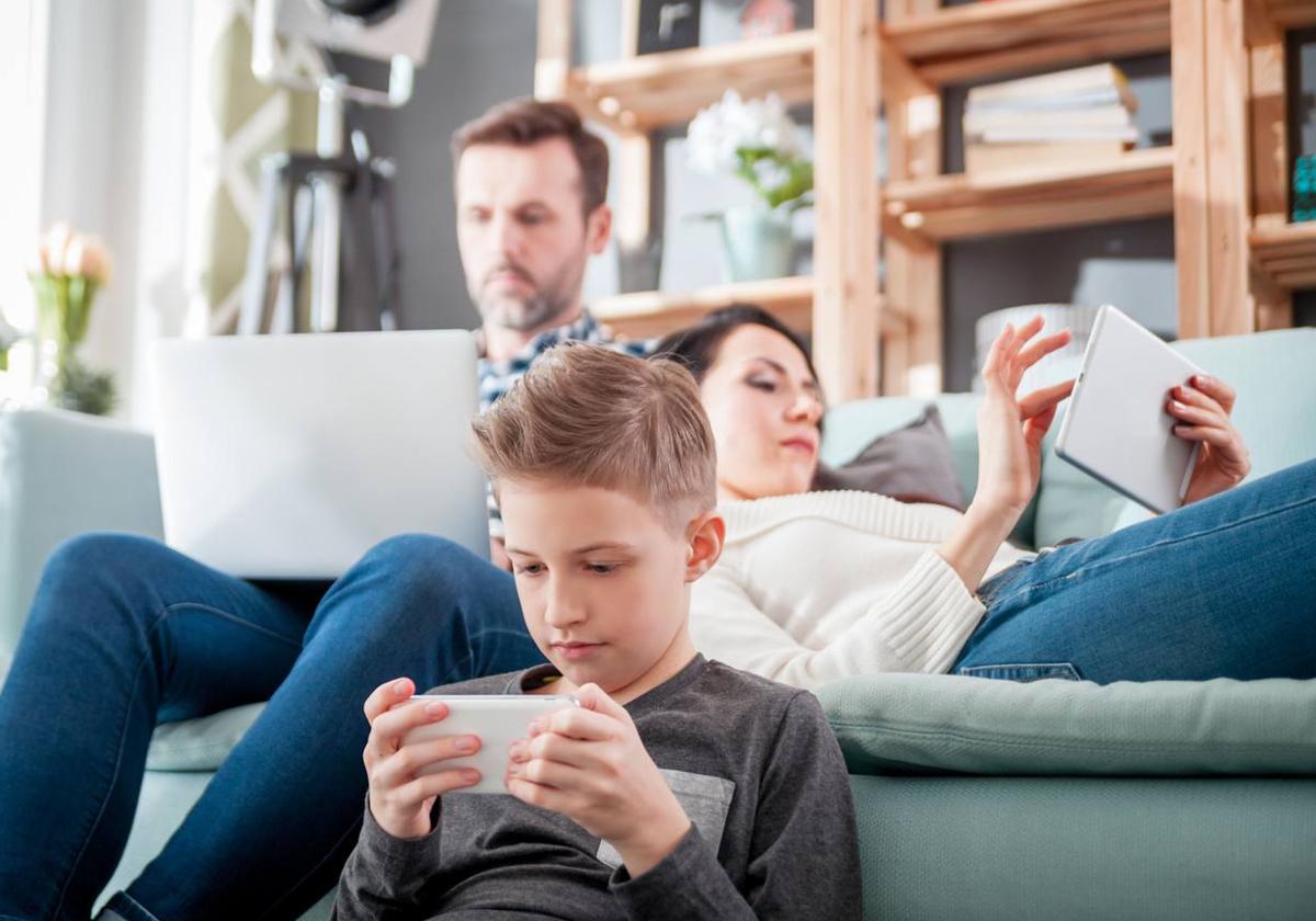 Cómo recuperar el tiempo en familia que has permitido que las pantallas te quiten