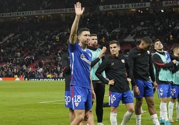 La afición rinde su homenaje al capitán a dos semanas de su retirada: «Óscar quédate, Óscar quédate»