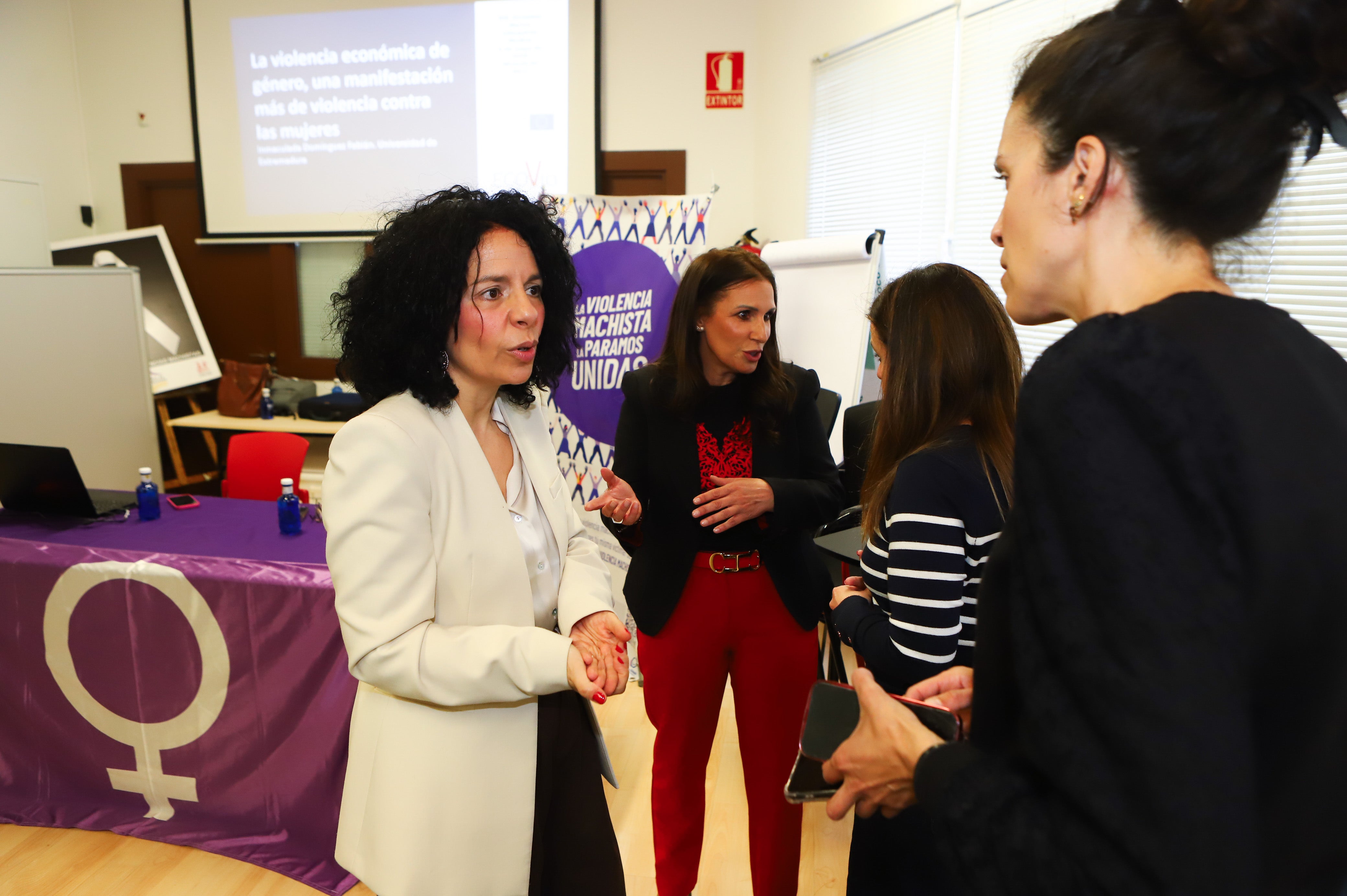 «La violencia económica se sigue viendo como algo de pareja en lo que no hay que meterse»