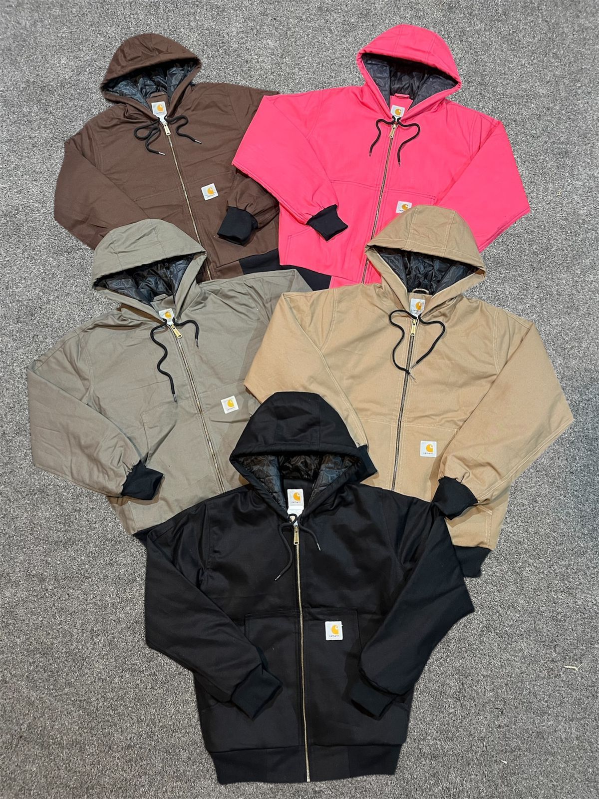 La tienda efímera de Bilbao con ropa de Lacoste, Nike, Adidas, Carhartt o Levi&#039;s a tan solo 9 euros