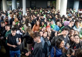 Estudiantes disfrutan de la EHUp! Jaia en el campus de Leioa