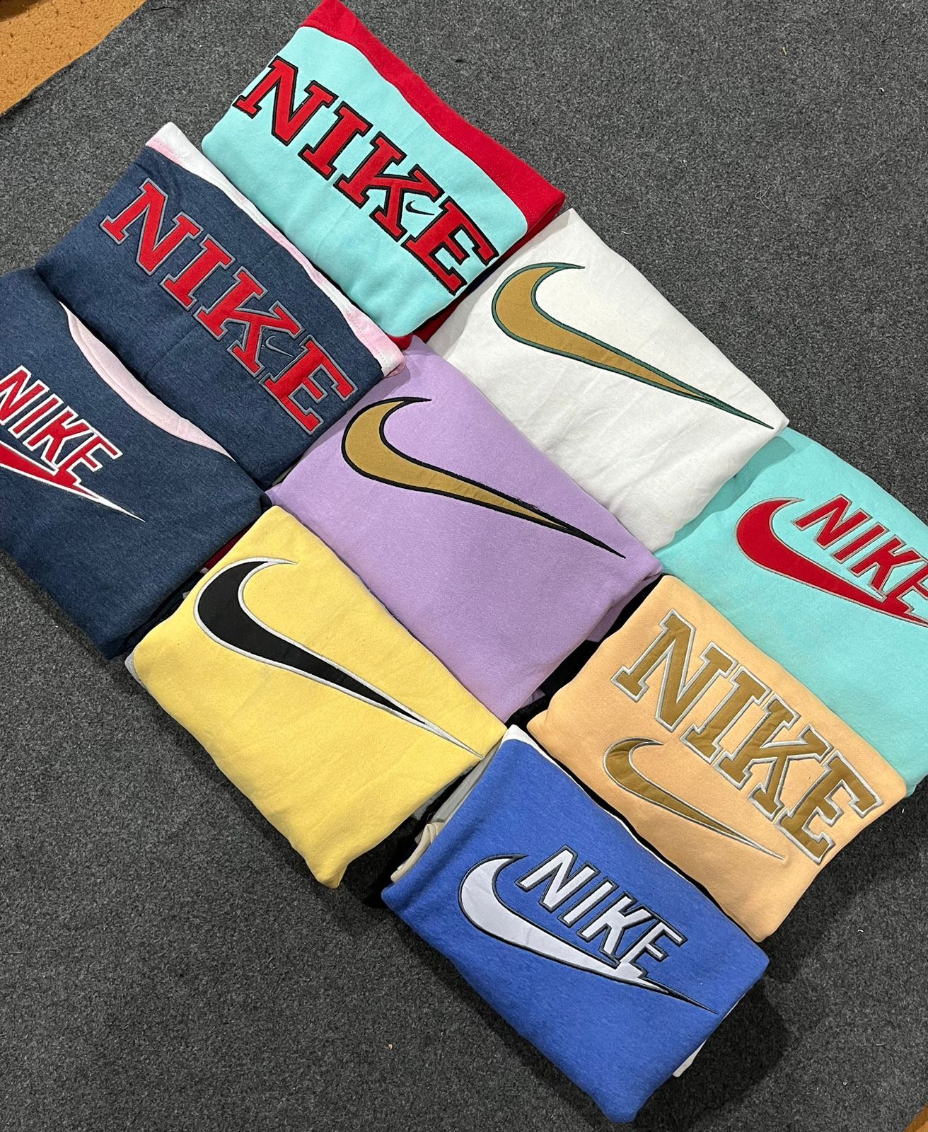 La tienda efímera de Bilbao con ropa de Lacoste, Nike, Adidas, Carhartt o Levi&#039;s a tan solo 9 euros