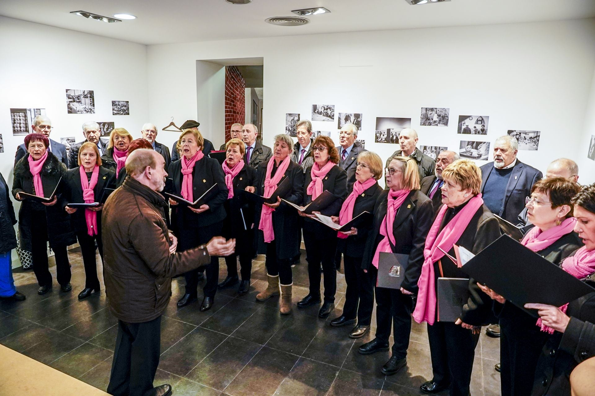 Los integrantes del Coro Enol.