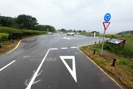 El Ayuntamiento de Getxo finalmente ha decidido trasladar la rotonda al parking de la plaza de Azkorri y eliminar 16 plazas.