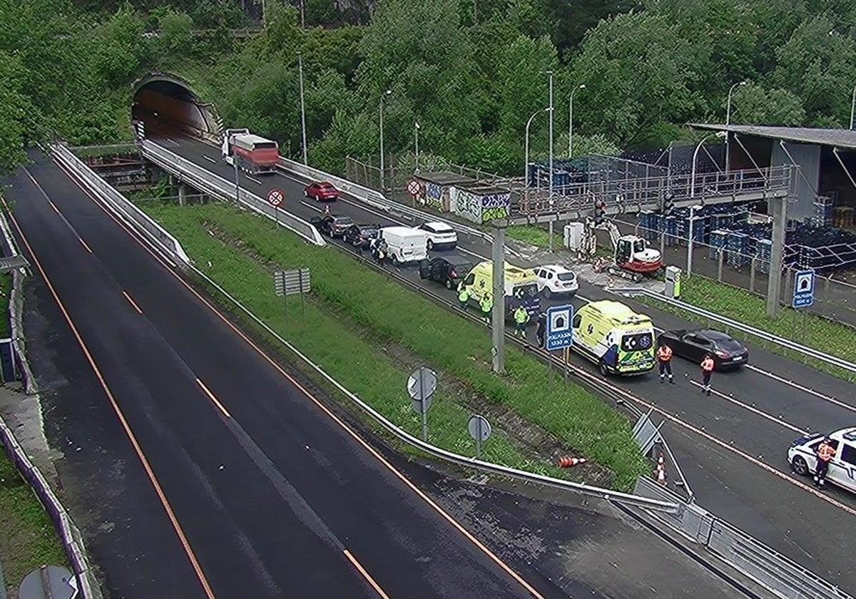 Dos heridos en un accidente entre cuatro vehículos a la entrada de los túneles de Malmasin