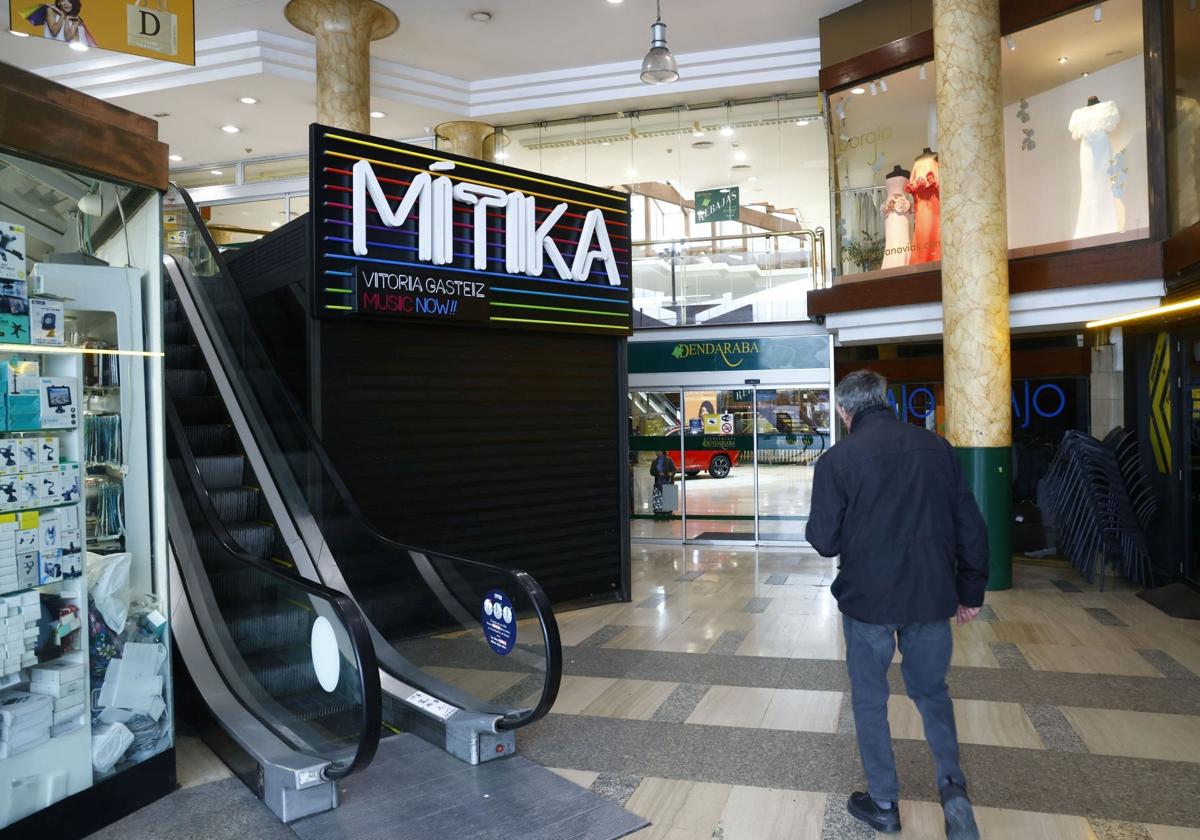 Retiran la licencia al portero de la discoteca Mítika de Vitoria implicado en la muerte de un joven