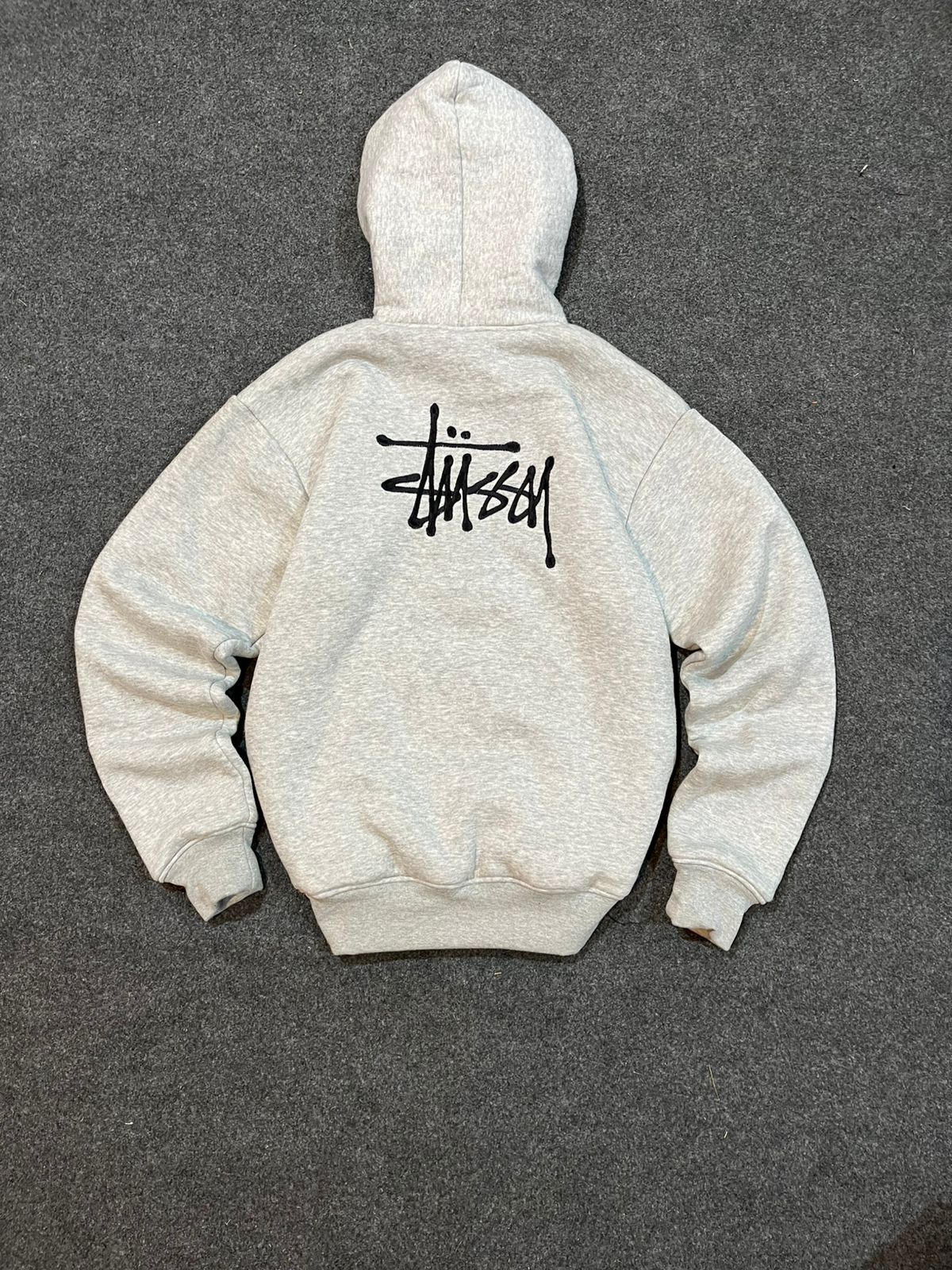 La tienda efímera de Bilbao con ropa de Lacoste, Nike, Adidas, Carhartt o Levi&#039;s a tan solo 9 euros