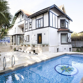 Uno de los dúplex de lujo que está a la venta en la zona de Neguri.