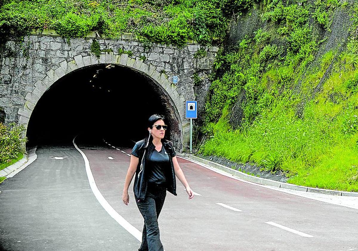 El recorrido se puede hacer a pie o en bicicleta.