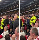 El incómodo momento de dos aficionados del Athletic al ser expulsados de Old Trafford: «Fue humillante»
