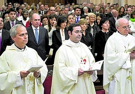 Consagración. Prevost, primero por la izquierda, junto a Olaortua. Detrás, entre ambos, Joseba Inchaurraga.